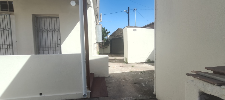 6 Bedroom Property for Sale in Sydenham Eastern Cape